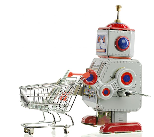 Roboter schiebt einen Einkaufswagen